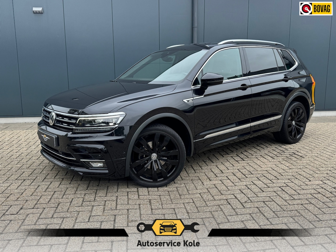 Volkswagen Tiguan Allspace - 1.5 TSI R-Line * Trekhaak * Camera * Virtual Cockpit * Stoelverwarming * - AutoWereld.nl