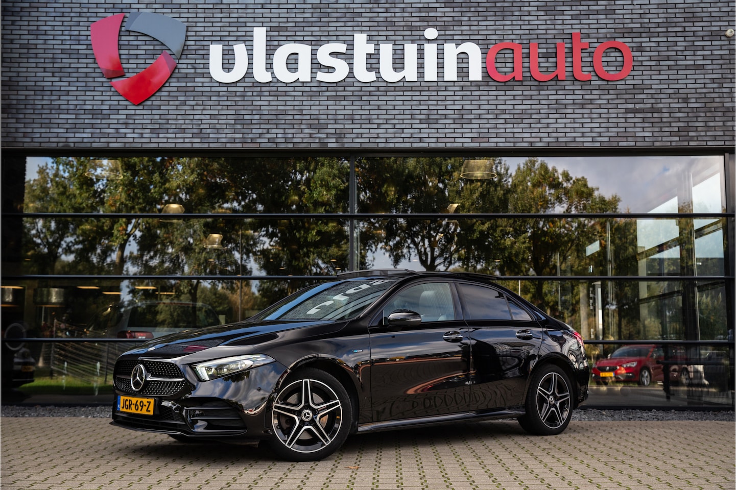 Mercedes-Benz A-klasse - 250 e Premium Plus 250 e Premium Plus , Panoramadak, Trekhaak, Adap. cruise, - AutoWereld.nl