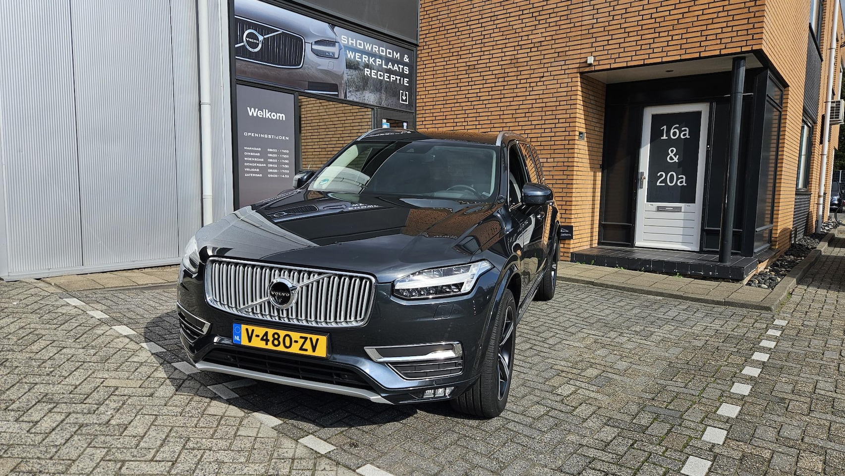 Volvo XC90 - 2.0 D5 AWD Inscription Grijs Kenteken - AutoWereld.nl