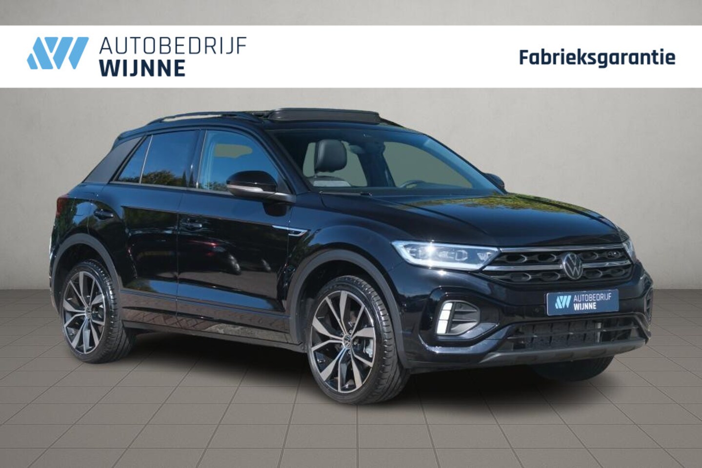 Volkswagen T-Roc - 1.5 TSi 150pk DSG R-Line Black Edition | Black Style | App Connect | Panoramadak | Camera - AutoWereld.nl