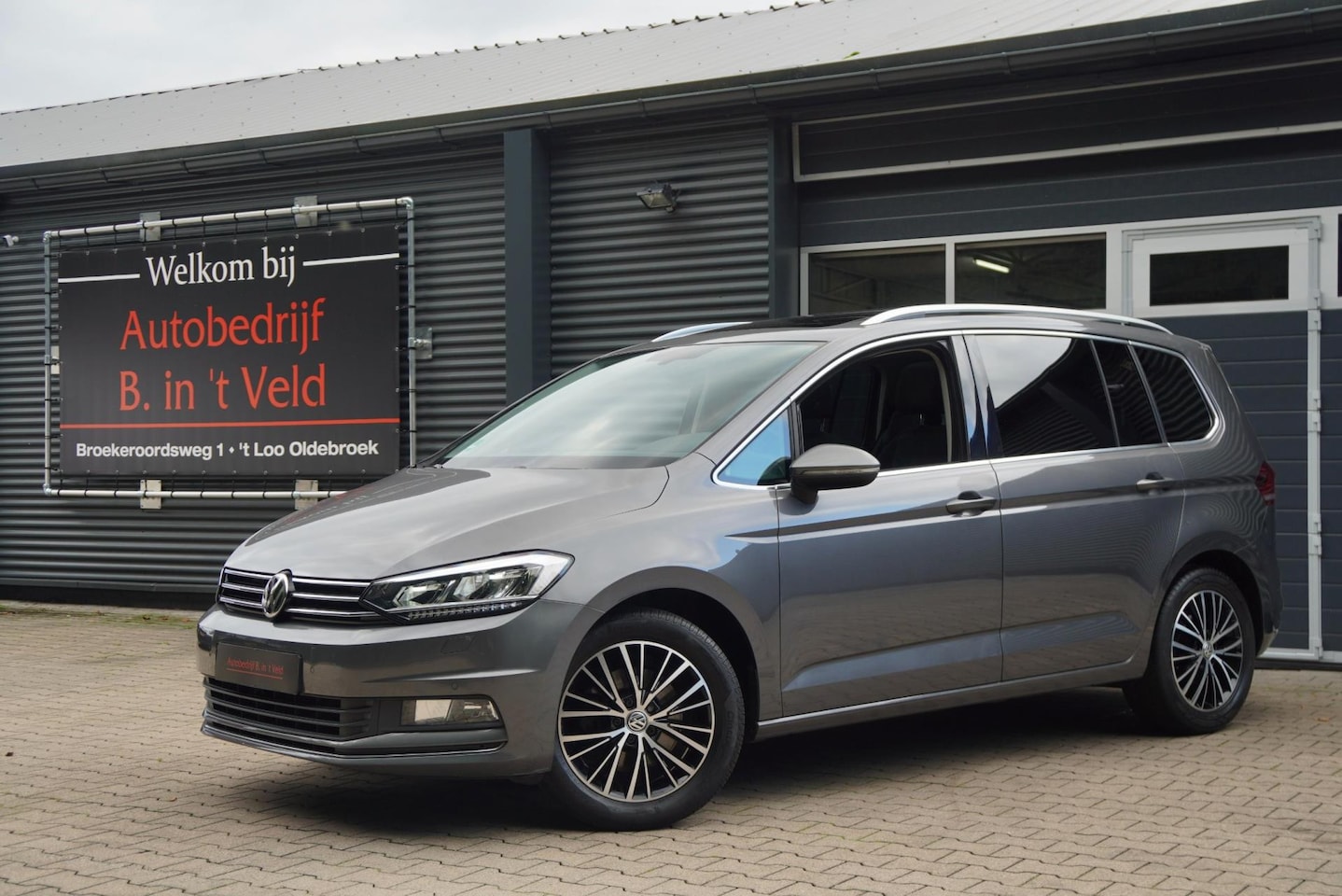 Volkswagen Touran - 1.4 TSI AUT DSG Highline PANO MASSAGE ALCANTARA LED - AutoWereld.nl