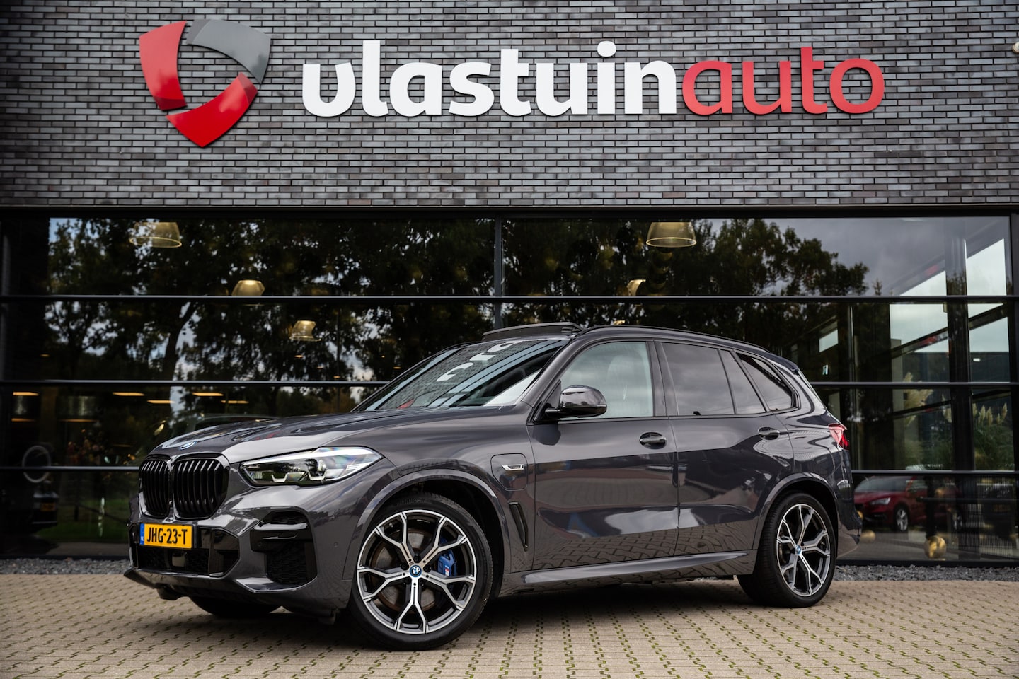 BMW X5 - xDrive45e High Executive M-Sport , 4-wielsturing, Softclose, Skylounge, Dravitgrau, - AutoWereld.nl