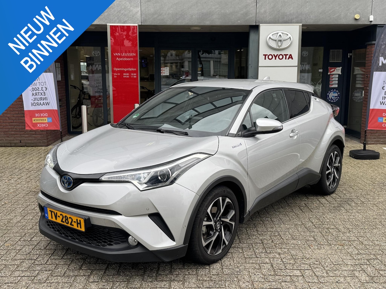 Toyota C-HR - 1.8 Hybrid Style KEYLESS LED JBL-AUDIO STOELVERWARMING PARK-ASSIST PARK-SENSOREN LM-VELGEN - AutoWereld.nl