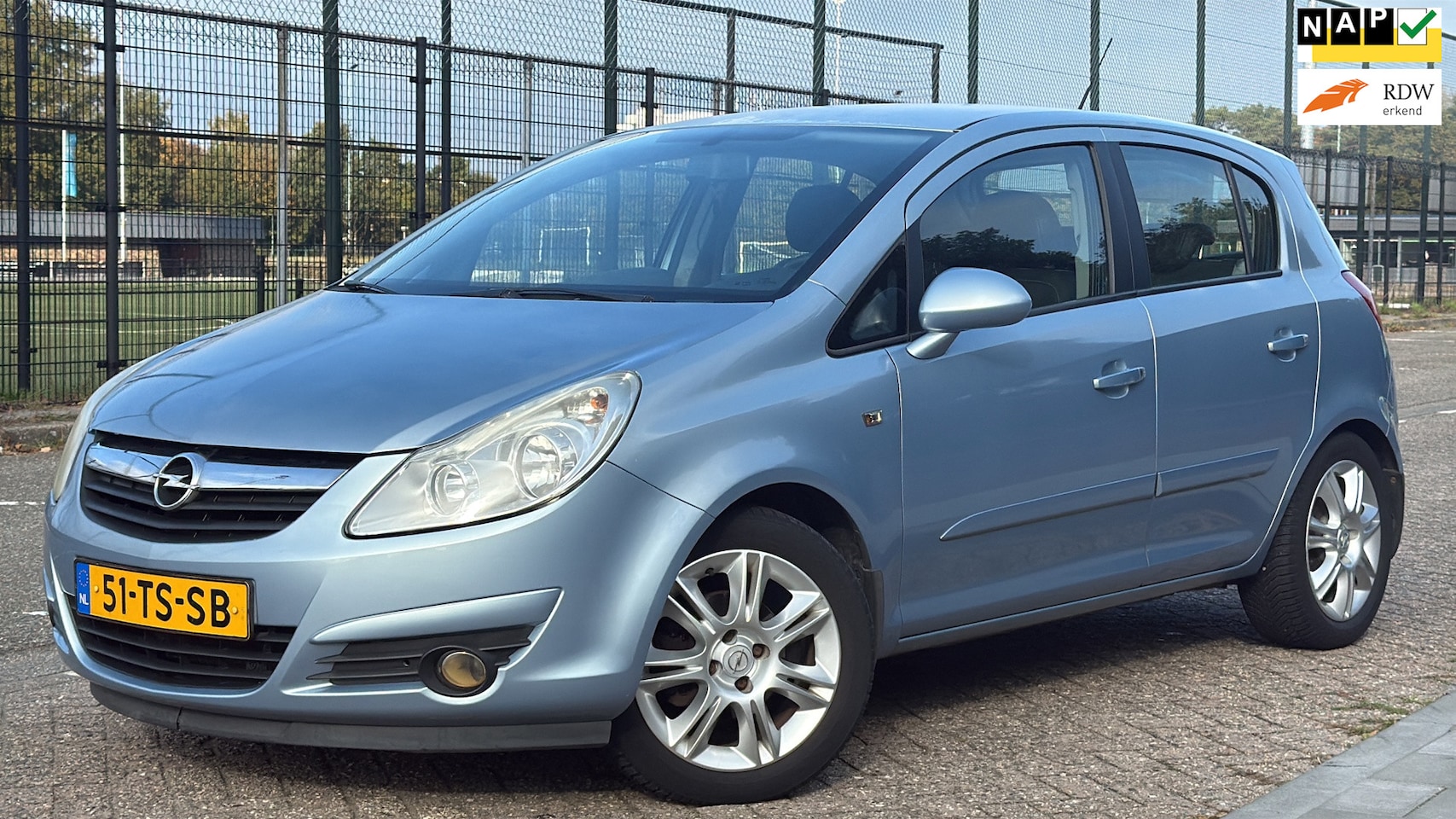 Opel Corsa - 1.4-16V Cosmo AIRCO/APK/LEER/ - AutoWereld.nl