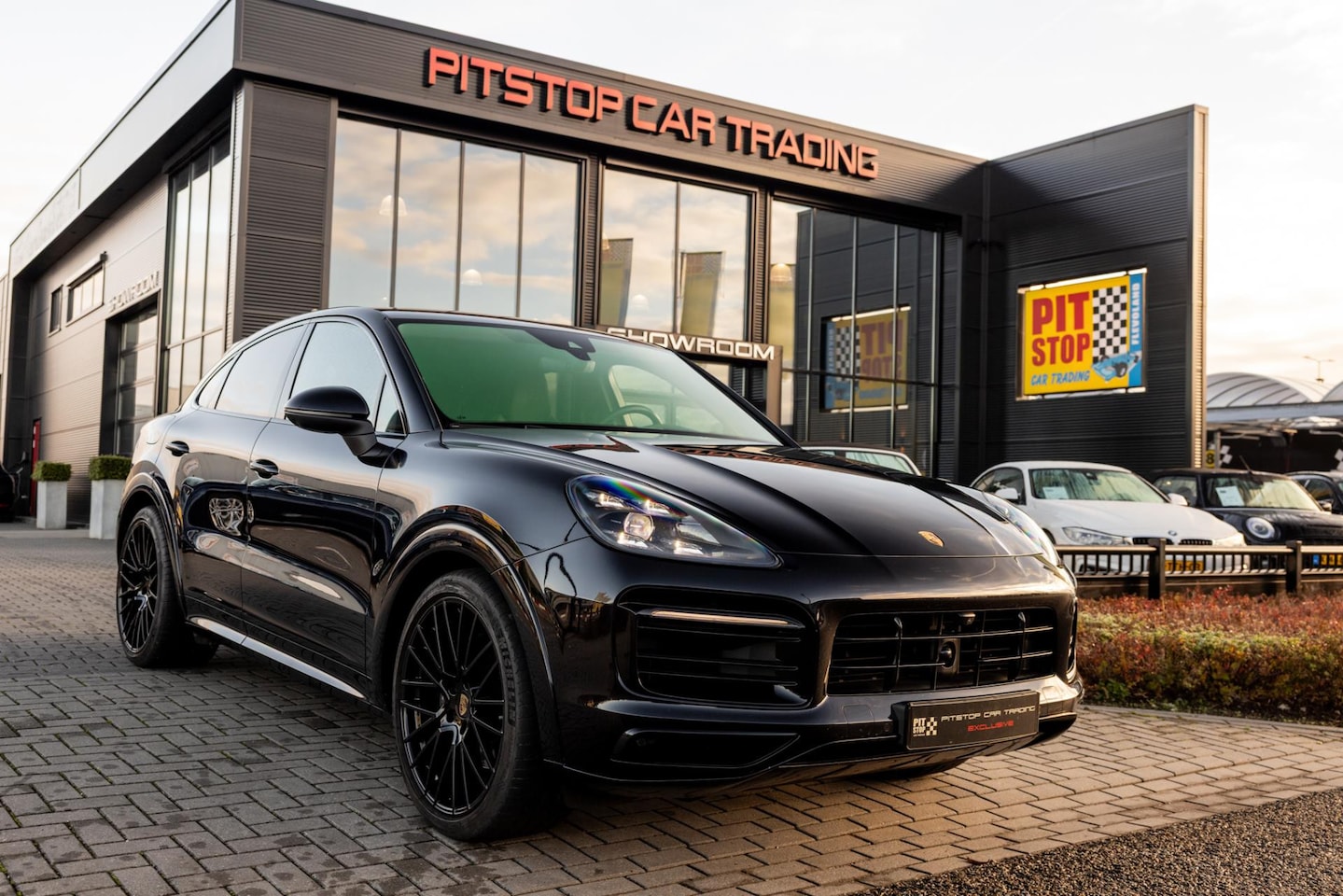 Porsche Cayenne Coupé - 3.0 E-Hybrid 3.0 E-Hybrid, SportDesign, NL Auto, Pano, Acc, Full option! - AutoWereld.nl