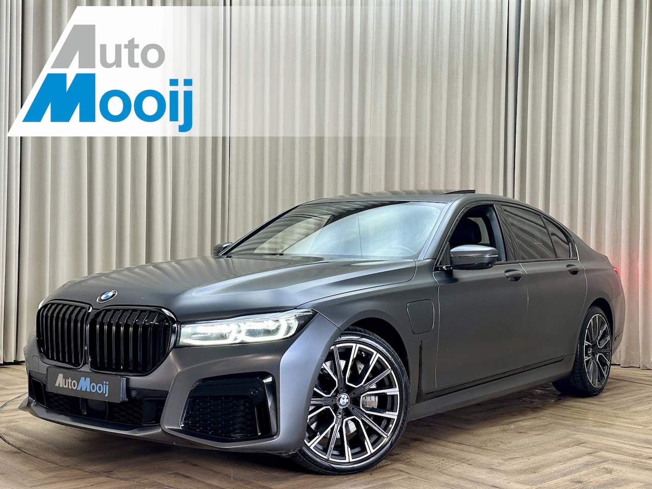 BMW 7-serie - 745e M-Sport *INDIVIDUAL Frozen Dark Grey* Soft Close / Schuif/Kantel dak / Harman Kardon - AutoWereld.nl