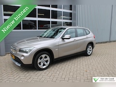 BMW X1 - sDrive18i Executive NL Auto Boekjes | Trekhaak | Navigatie