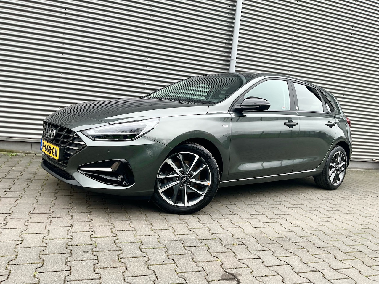 Hyundai i30 - 1.5 T-GDi MHEV Premium / Clima / Cruise / Navi / Keyless / Stoel en stuurverw./Camera - AutoWereld.nl