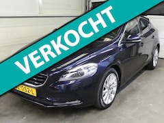 Volvo V40 - 2.0 T3 Momen - Navigatie - Dealer Onderhouden