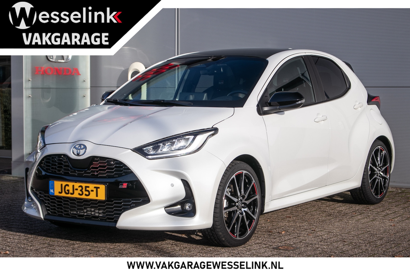 Toyota Yaris - 1.5 Hybrid 130 GR Sport Pano dak | Ad. Cruise | Stoelverw. | Cam | Nav - AutoWereld.nl