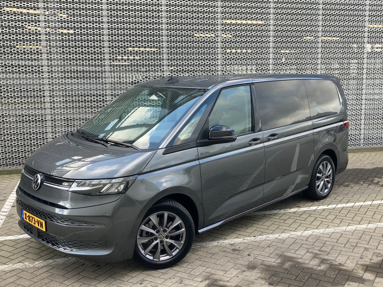 Volkswagen Multivan - 1.4 eHybrid L2H1 Life Business 1.4 eHybrid L2H1 Life Business - AutoWereld.nl