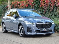 BMW 2-serie Active Tourer - M Sport CarPlay Trekhaak ACC Line Assist CarPlay Cam H&K Sparkling copper grey Fabriek gar