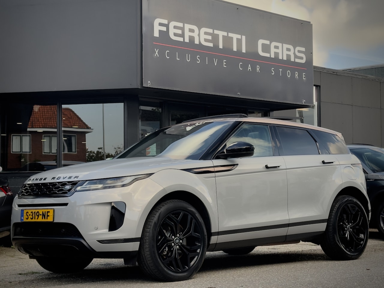Land Rover Range Rover Evoque - 1.5 P300e AWD AUT8 R-DYNAMIC SE BRONZE COLLECTION BLACK-PACK PANODAK LEDER NAVI CAMERA DIG - AutoWereld.nl