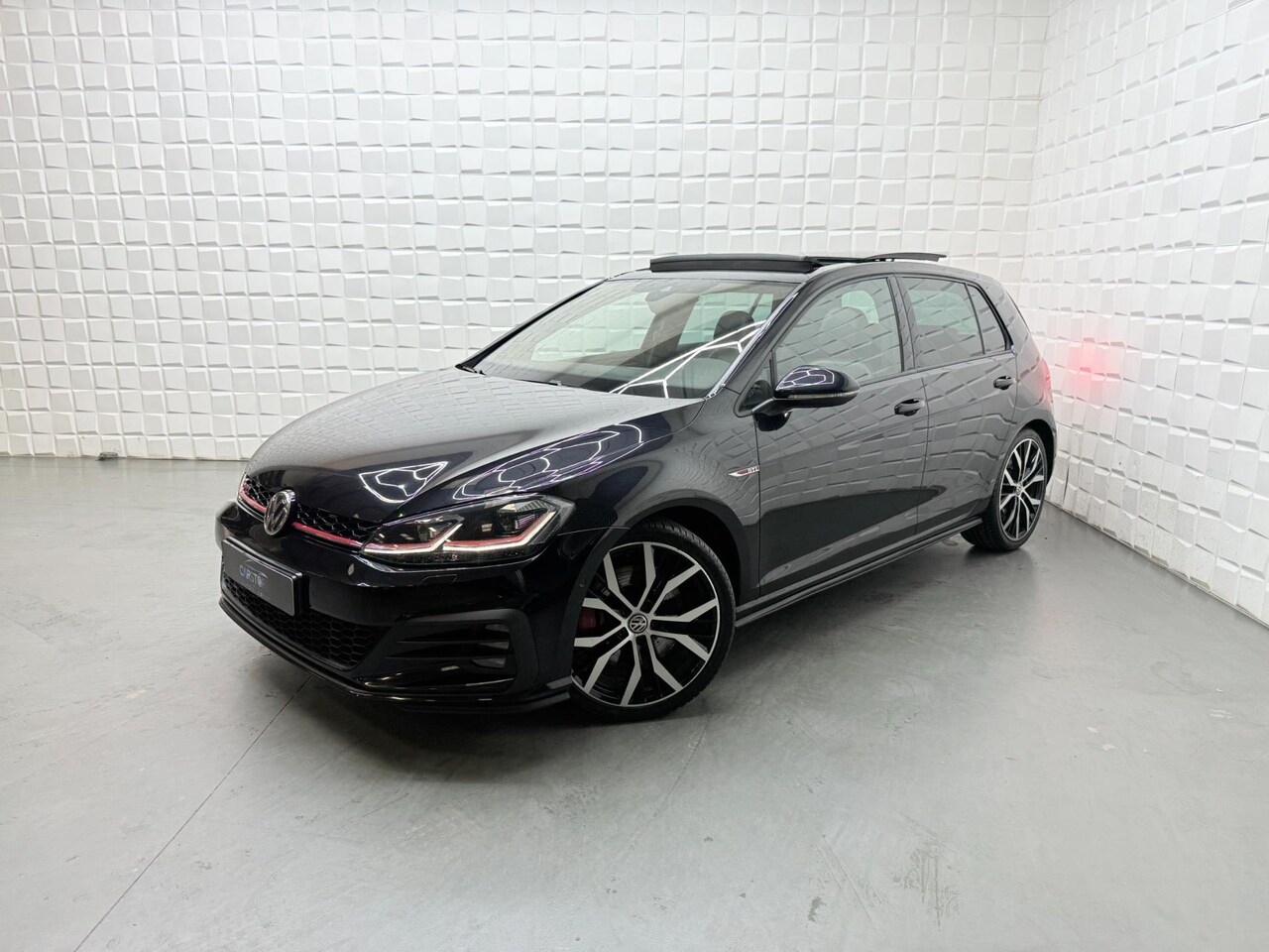 Volkswagen Golf - 2.0 TSI GTI Performance PANO VIRTUAL LEER - AutoWereld.nl