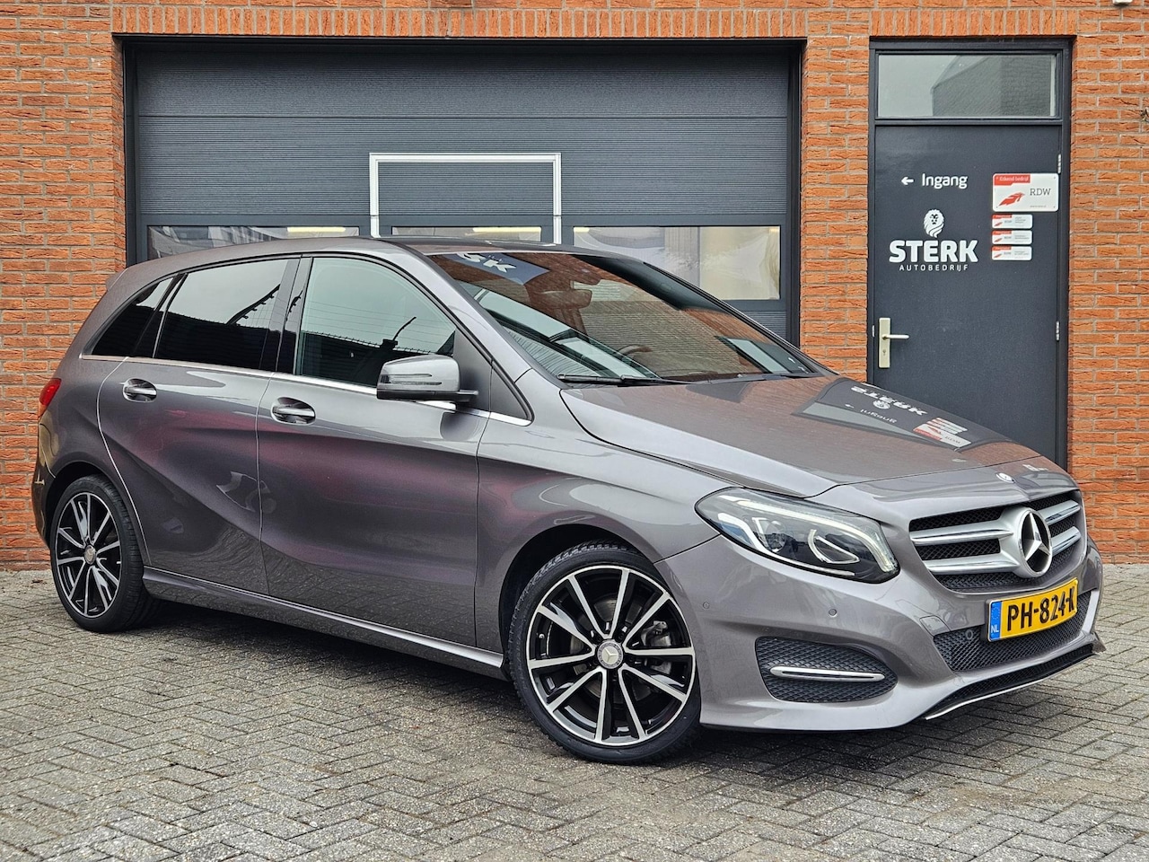 Mercedes-Benz B-klasse - 180 Business Leer LED 18" Navi - AutoWereld.nl