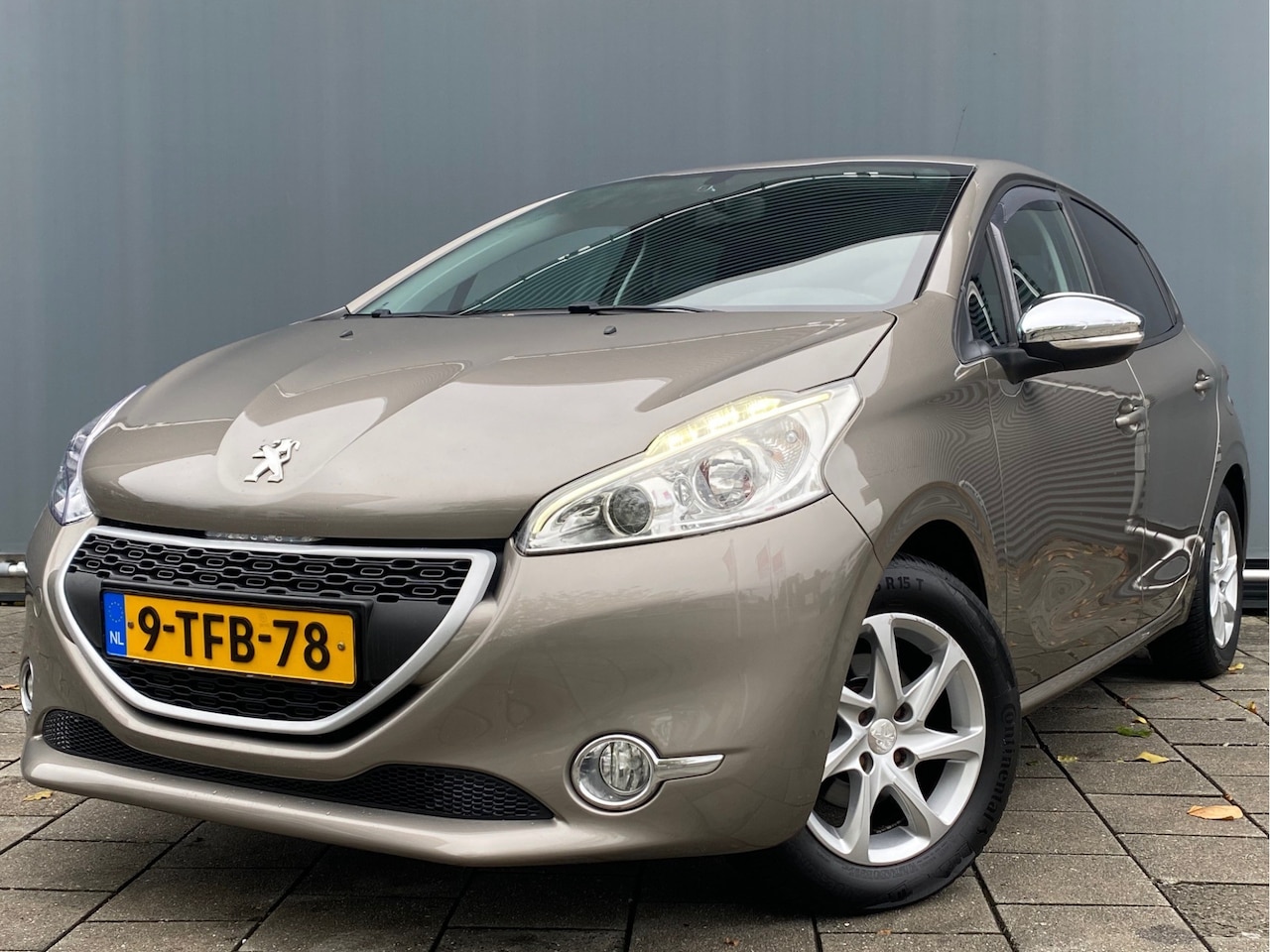 Peugeot 208 - BWJ 2014 | 1.2 VTi 82PK Urban Soul | AIRCO | TREKHAAK | CRUISE | PDC | PRIVACY GLASS | LIC - AutoWereld.nl
