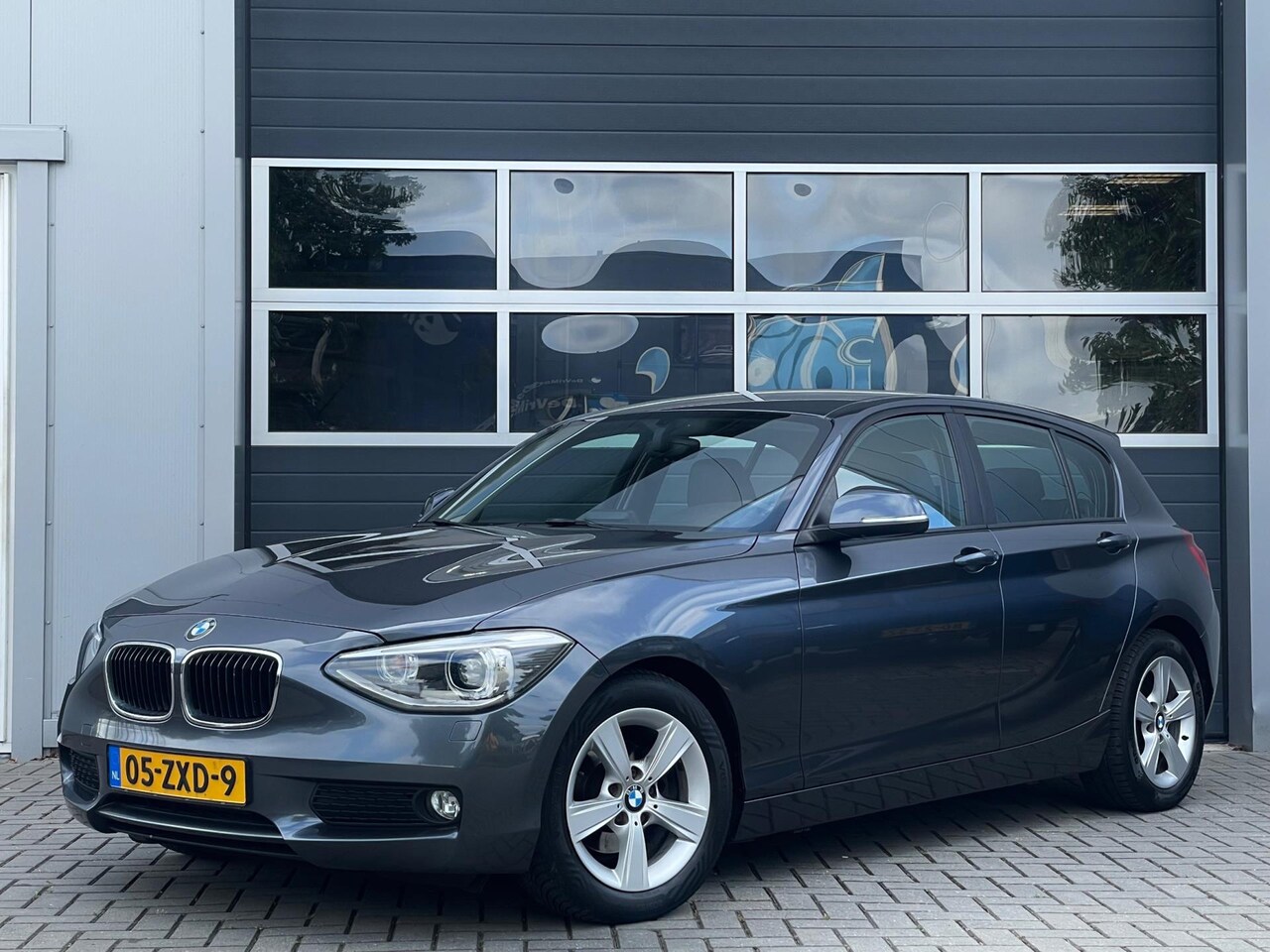 BMW 1-serie - 116i Upgrade Edition | Leder | Xenon | Navi | PDC | Cruise control | Trekhaak - AutoWereld.nl