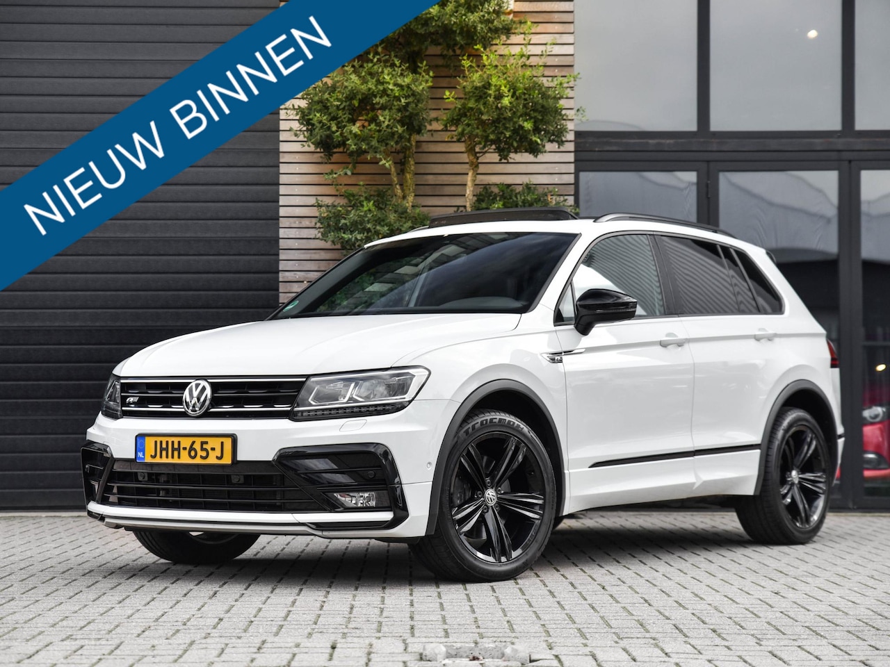 Volkswagen Tiguan - 2.0 TSI 4Motion Highline Business R / Wegklapbare Trekhaak / Panoromadak / Stoelverwarming - AutoWereld.nl
