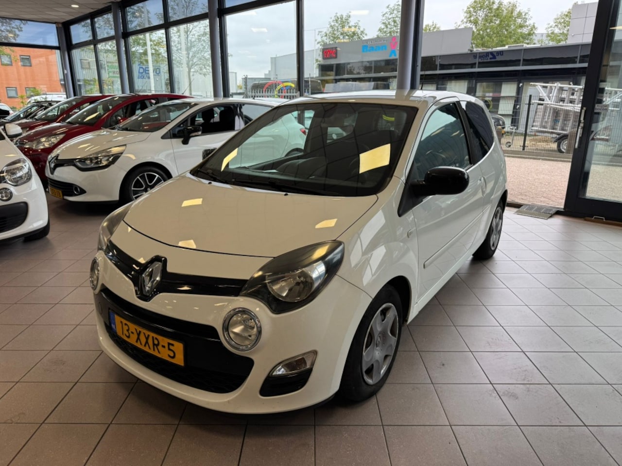 Renault Twingo - 1.2 16V Dynamique APK 10-26 CRUISE BT BJ 2012 !!! - AutoWereld.nl