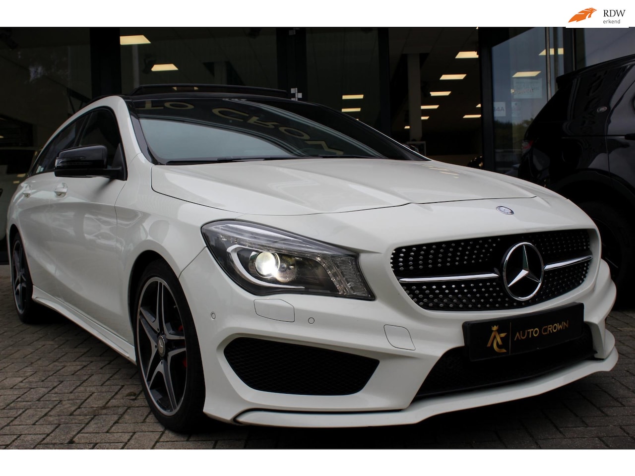 Mercedes-Benz CLA-klasse Shooting Brake - 200 AMG-pakket! Pano. dak & luxe model! - AutoWereld.nl