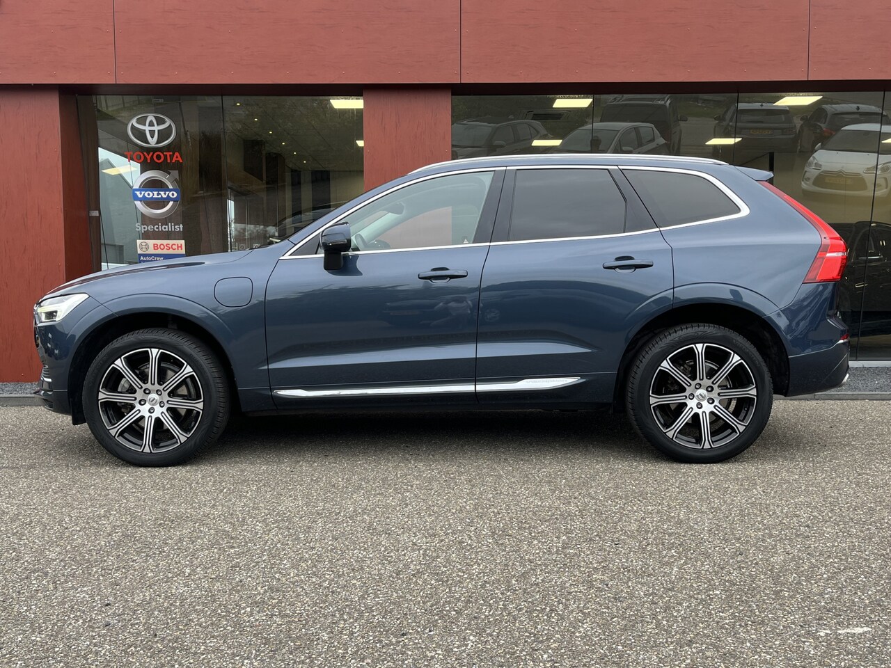 Volvo XC60 - 2.0 T8 Twin Engine AWD Inscription 392pk | LUCHTVERING | 20'' LMV | STOELVENTILATIE en -VE - AutoWereld.nl
