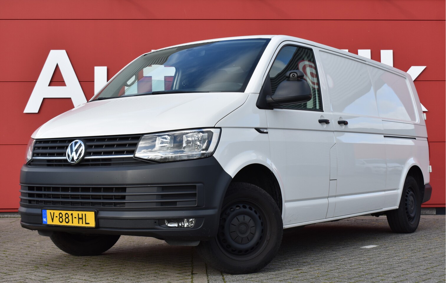 Volkswagen Transporter - 2.0 TDI L2H2 Cruise | Airco | Trekhaak | PDC | Dubbele schuifdeur | Bluetooth - AutoWereld.nl