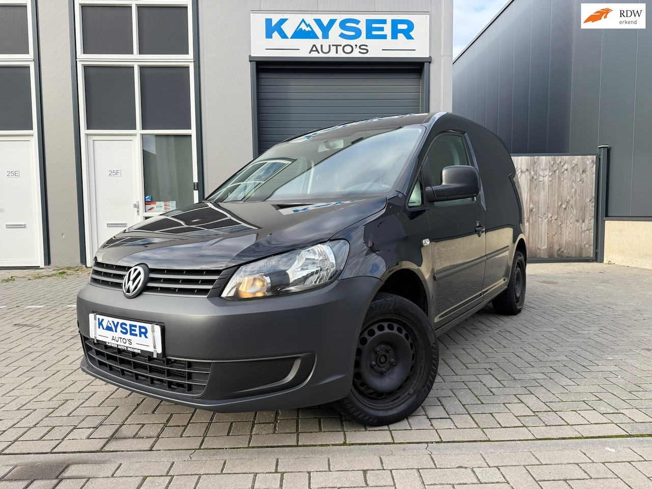 Volkswagen Caddy - 1.6 TDI Bestel L1H1 Airco Starten & Lopen ZWART Rondom gebruiksersschade - AutoWereld.nl