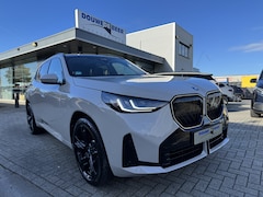 BMW X3 - 30e xDrive M SPORT PRO Pano/dak, trekhaak, premium pakket, Harman/kardon etc