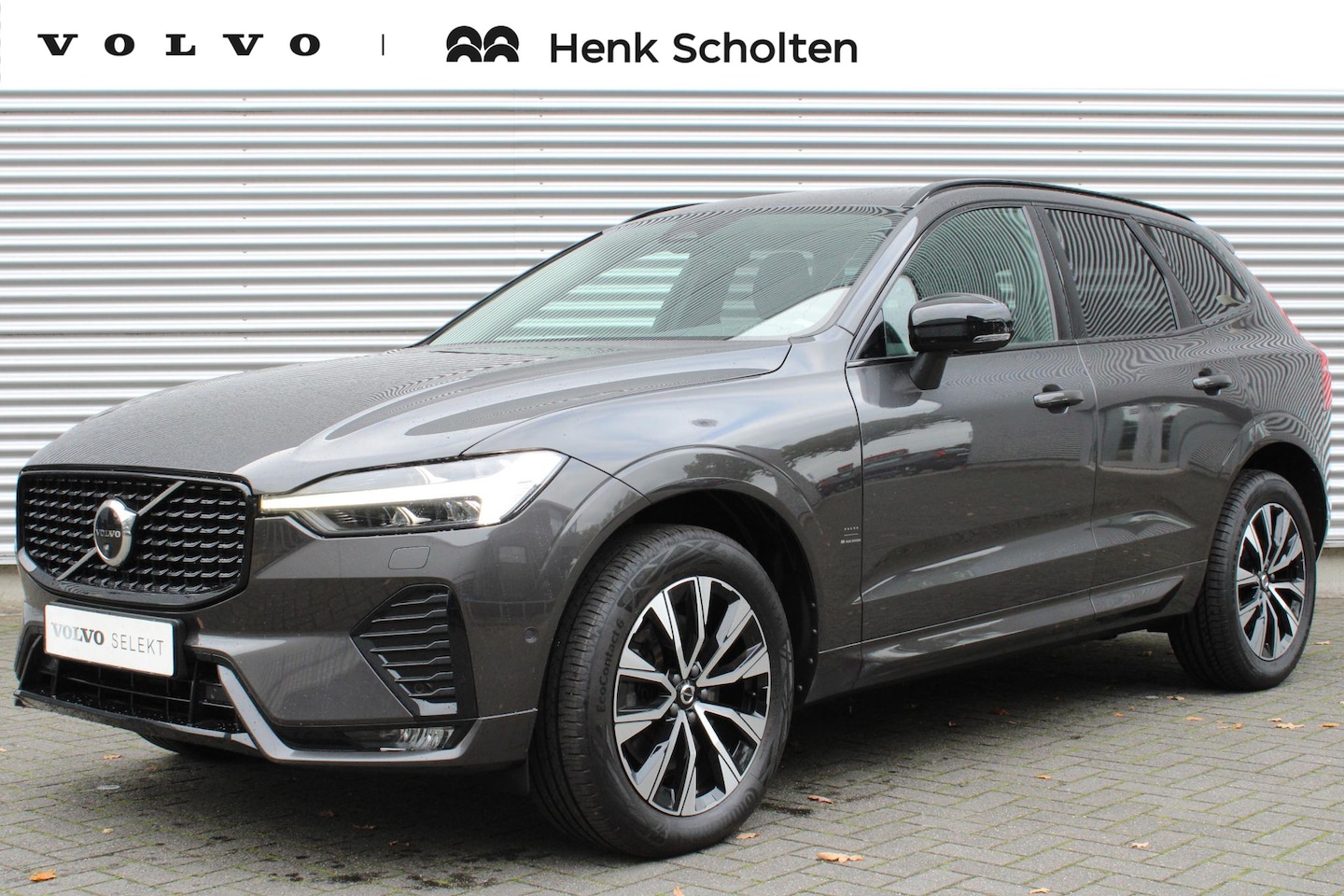 Volvo XC60 - B4 Plus Dark Diesel | Platinum Grey Metallic | Intellisafe Line | Climate Line | Zwart Led - AutoWereld.nl