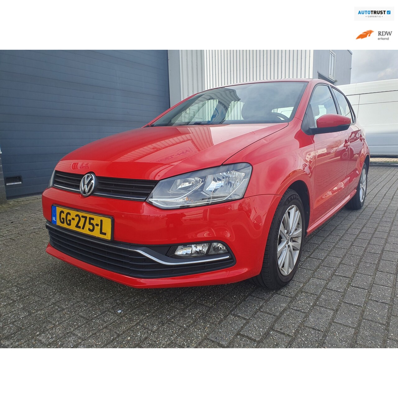 Volkswagen Polo - 1.2 TSI Highline 1.2 TSI Highline, LM Velgen, Rood, 5 Deurs - AutoWereld.nl