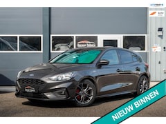 Ford Focus - 1.0 EcoBoost ST Line Business X pakket, full LED in de kleur grijs heeft vele opties en ri