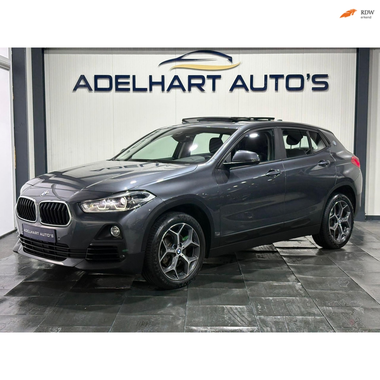 BMW X2 - SDrive18i Executive Automaat / Panorama dak / Navigatie full map / Camera / Cruise control - AutoWereld.nl