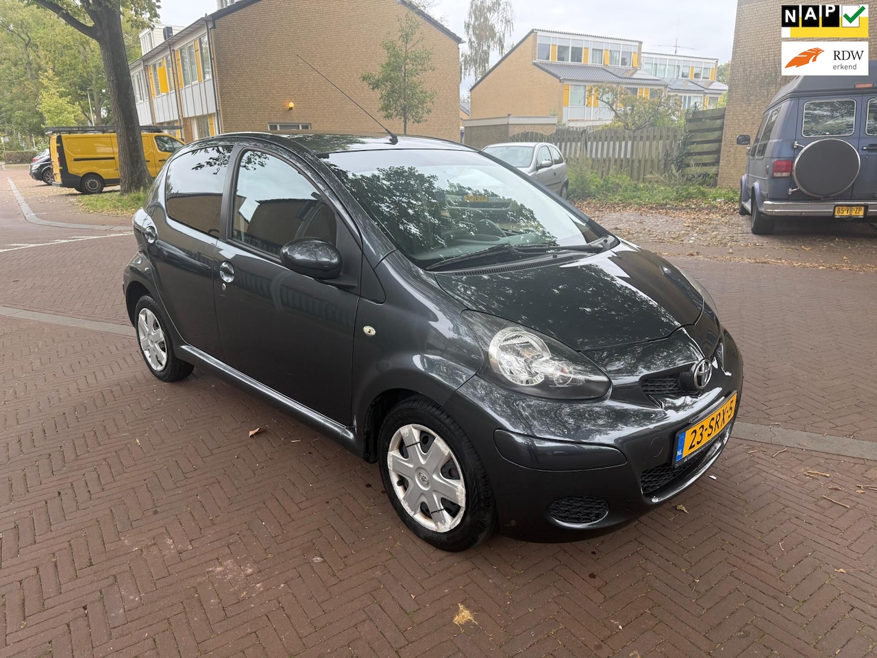 Toyota Aygo - Navigatie / Tweede eigenaar / Airco / 5 deurs / Nieuw APK - AutoWereld.nl