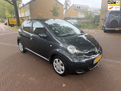 Toyota Aygo - Navigatie / Tweede eigenaar / Airco / 5 deurs / Nieuw APK