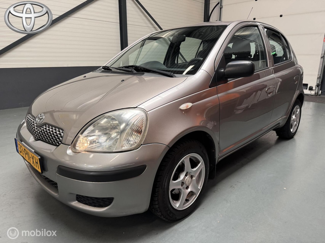 Toyota Yaris - 1.3 VVT-i 5-deurs Airco|LM-velgen|Trekh - AutoWereld.nl