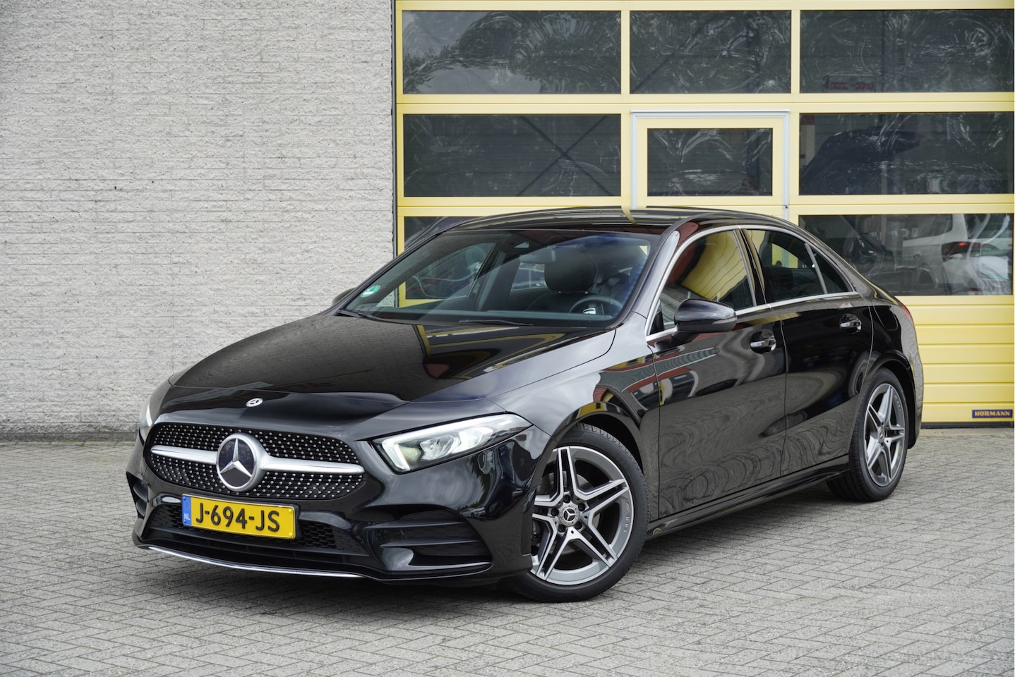 Mercedes-Benz A-klasse - 180 Automaat! AMG BJ2020 Lmv 18" | Led V+A | Navi | Achteruitrijcamera | App-Connect | Vir - AutoWereld.nl