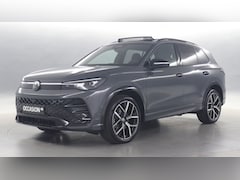 Volkswagen Tiguan - 1.5 eHybrid 204pk R-Line Edition PHEV DSG / Panoramadak / 360 Camera / Trekhaak wegklapbaa