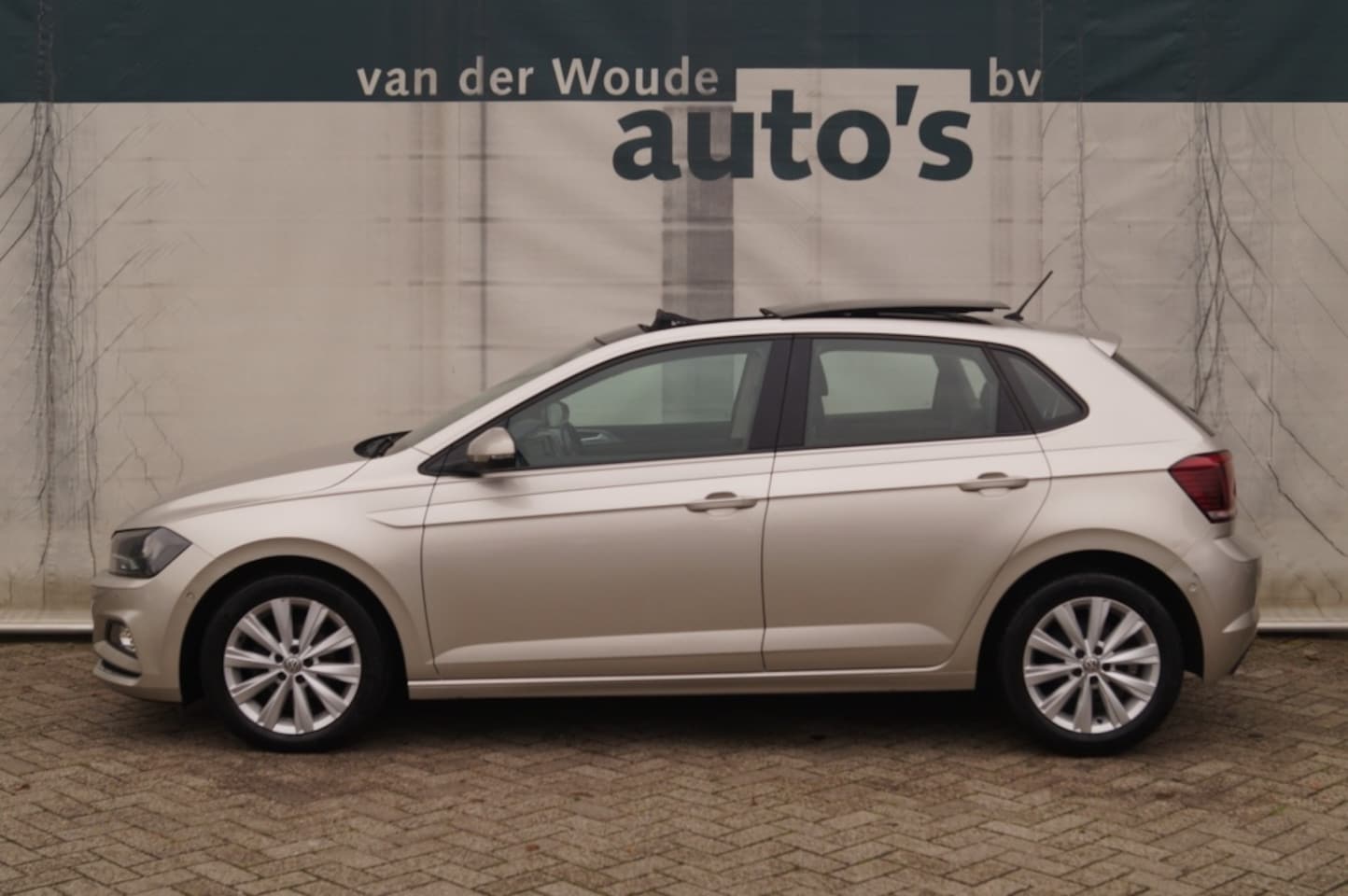 Volkswagen Polo - 1.0 TSI DSG Highline -PANO-ECC-ACC-PDC- - AutoWereld.nl
