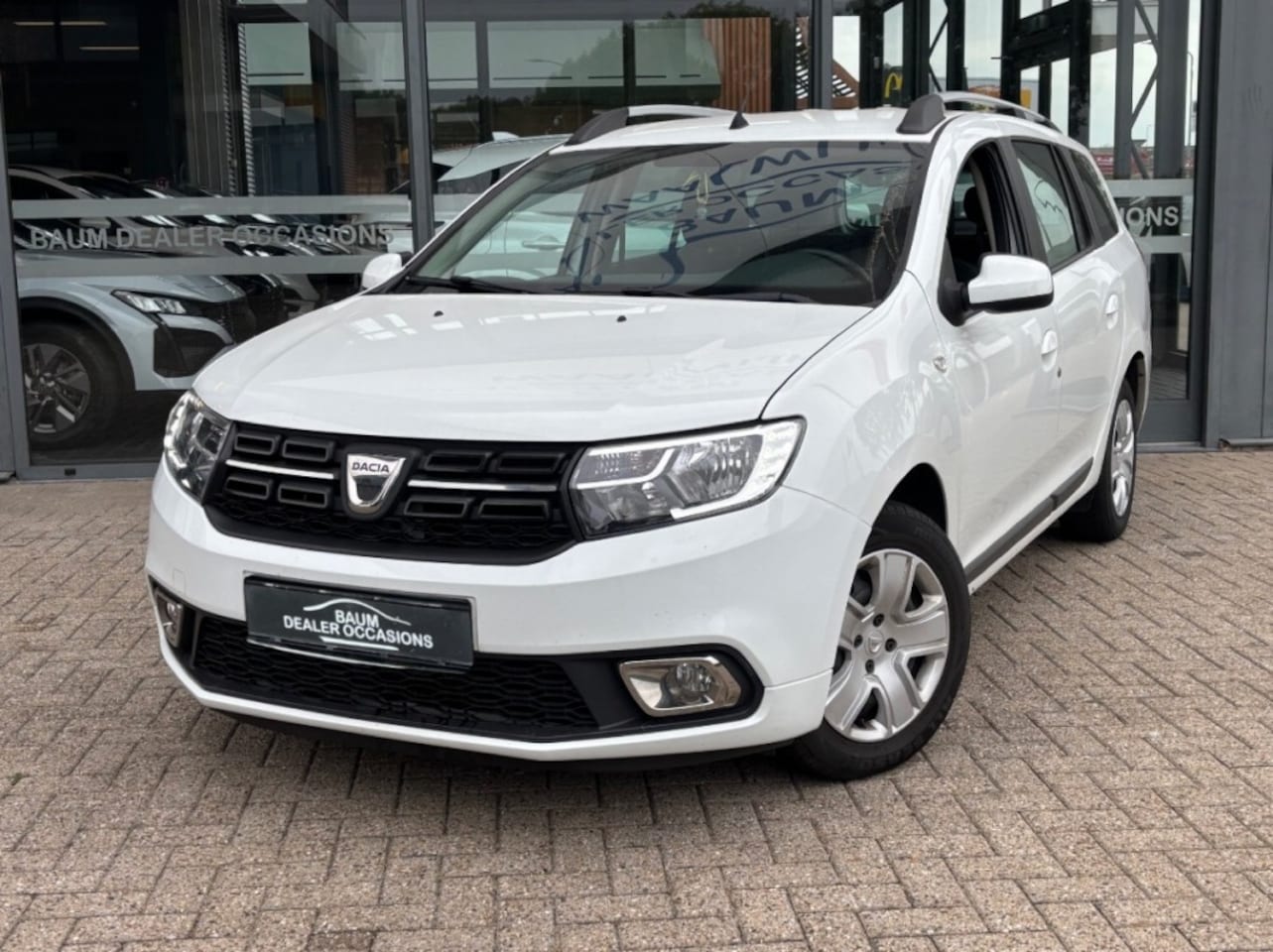 Dacia Logan MCV - 0.9 TCE SL ROYAAL AUTOMAAT NAVI AIRCO PDC TREKHAAK - AutoWereld.nl