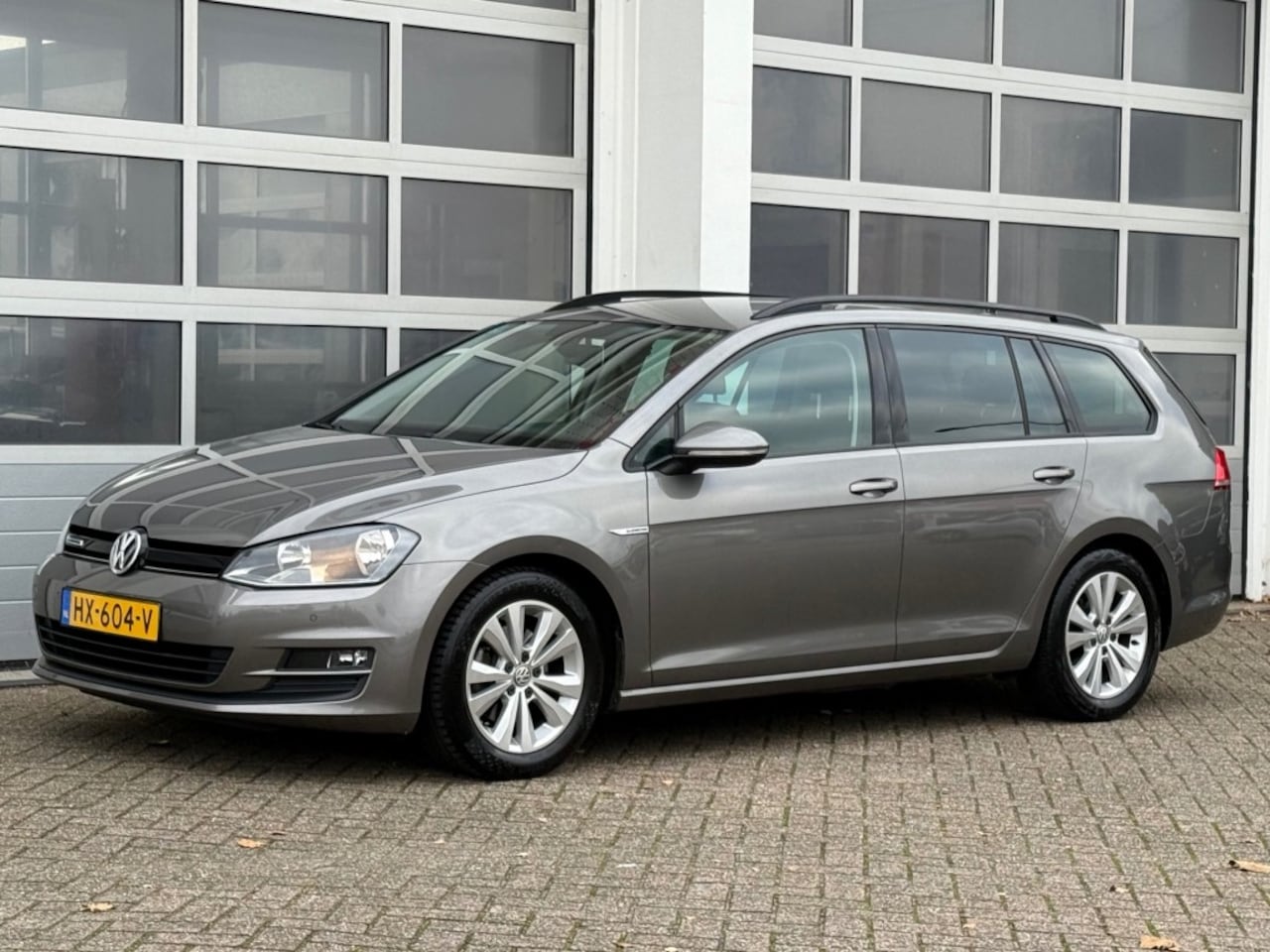 Volkswagen Golf - 1.0 TSI 116PK Comfortline Navi Pdc Trekhaak Keurige auto! - AutoWereld.nl