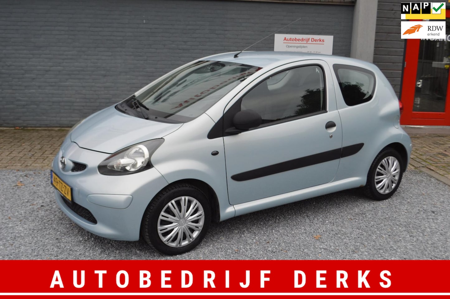 Toyota Aygo - 1.0-12V Airco Navi Stuurbekrachtiging Jaar Garantie - AutoWereld.nl