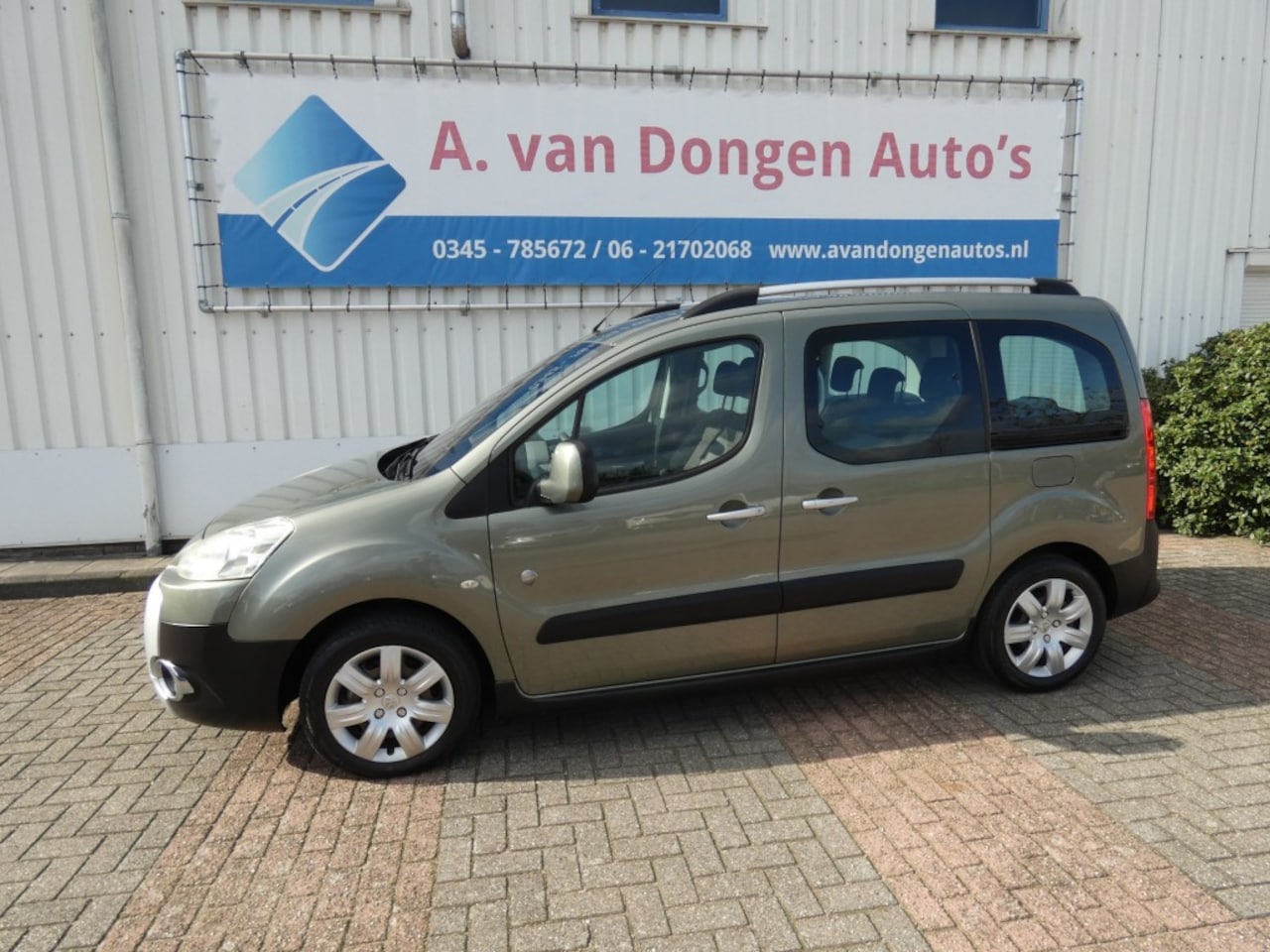 Peugeot Partner - 1.6 VTI OUTDOOR,Clima,Cruise,Bltooth,PDC,Trhaak - AutoWereld.nl