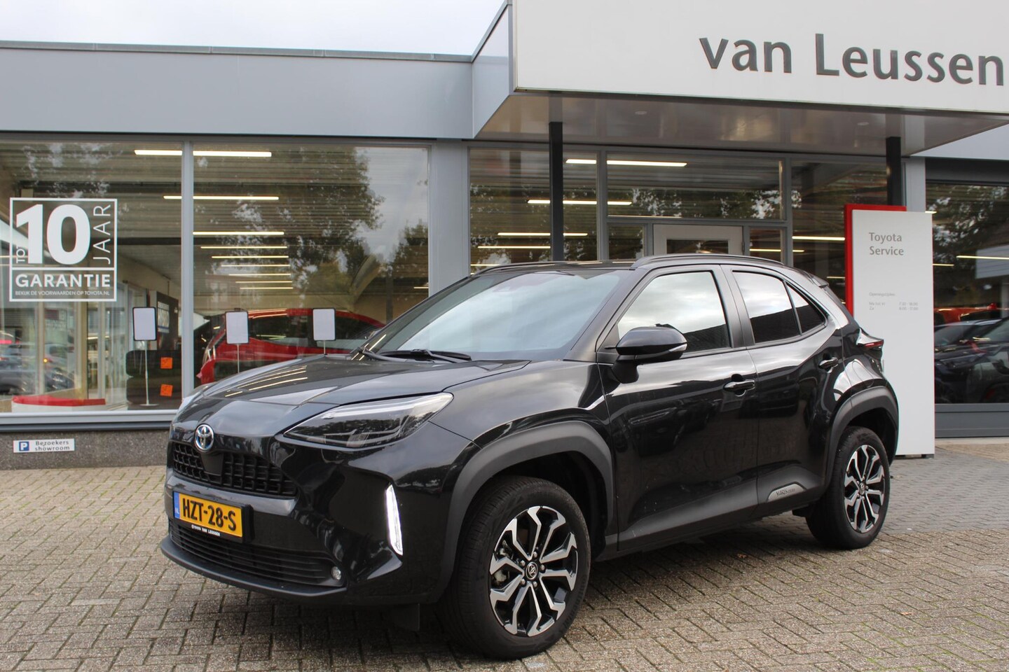 Toyota Yaris Cross - 1.5 HYBRID STYLE PANORAMADAK HEAD-UP KEYLESS STOEL/STUURVERWARMING 17"LM-VELGEN PRIVACY-GL - AutoWereld.nl