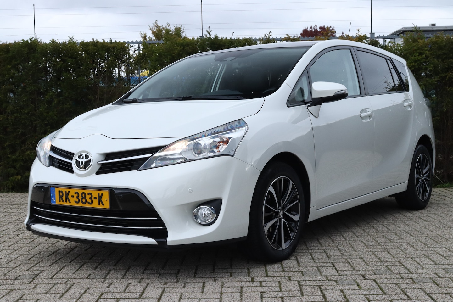 Toyota Verso - 1.8 VVT-i Executive | Cruise Control | Pano | keyless | Stoelverwarming | Navi | Camera Ac - AutoWereld.nl