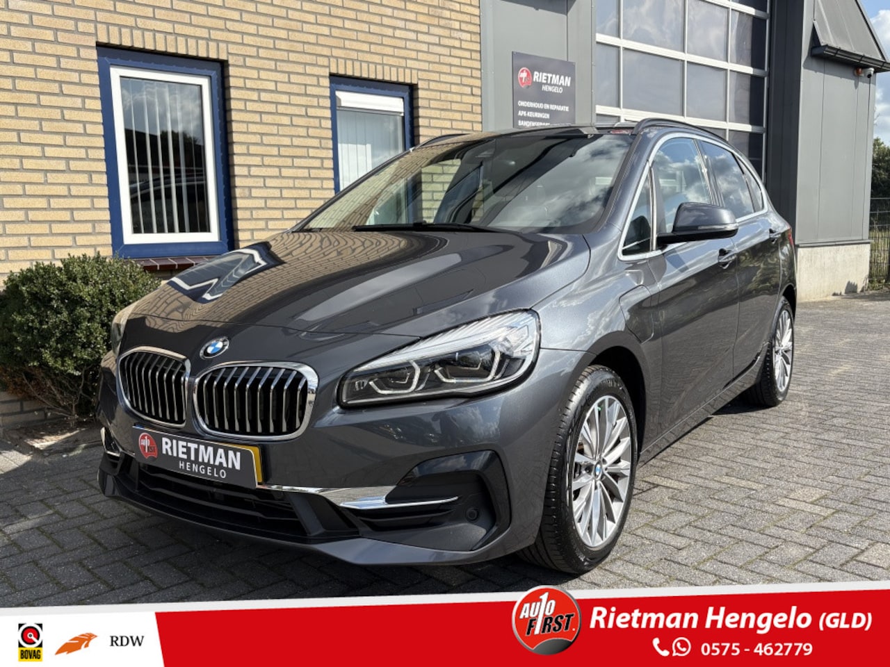 BMW 2-serie Active Tourer - 225xe iP High Exec. HEADUP DISP-MEMORY-CAMERA-STOELVERWMING - AutoWereld.nl