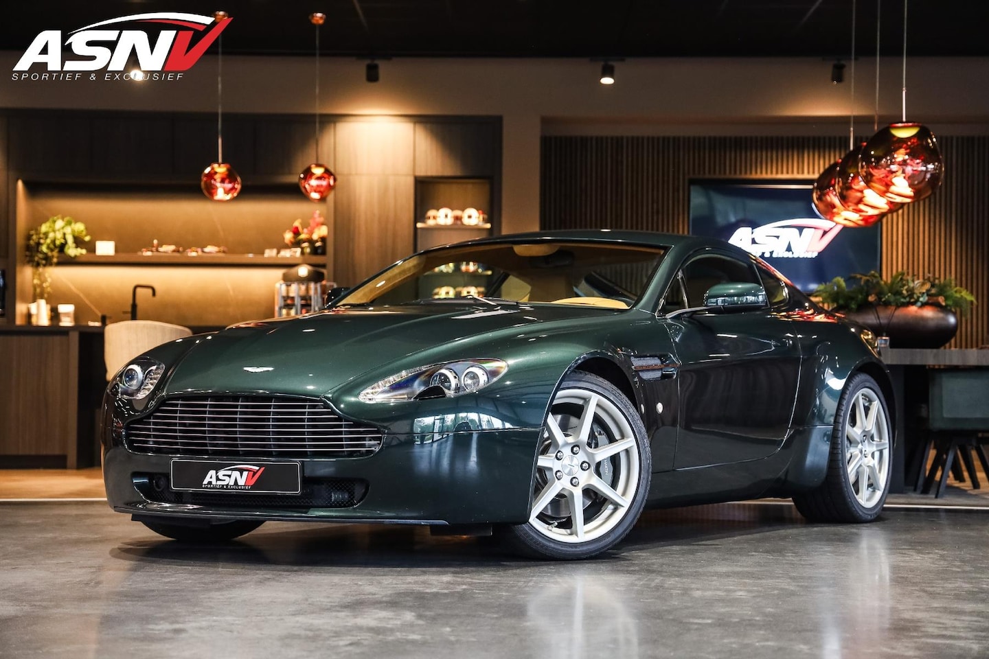 Aston Martin V8 Vantage - 4.3 V8 Sportshift 4.3 V8 Sportshift, 380 PK, Full/History/Cito, Alcanatra/Hemel, Navigatie, Elektr/Stoelen, - AutoWereld.nl