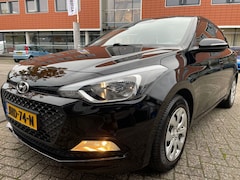 Hyundai i20 - 1.2 HP i-Motion Premium AIRCO lage kilometerstan