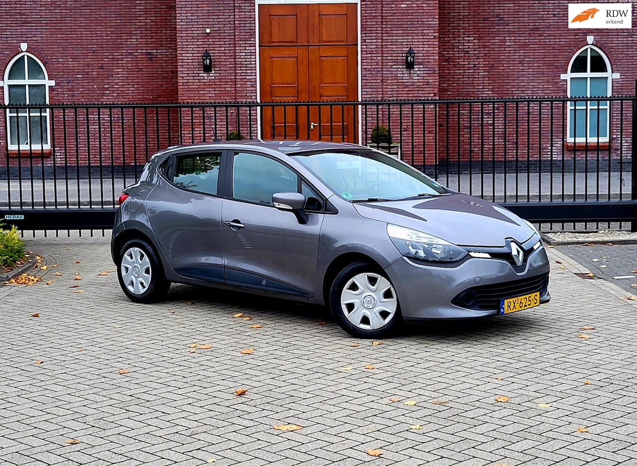Renault Clio - 1.2 16V / Airco / Navi / Bluetooth / Cruise control / Nap - AutoWereld.nl