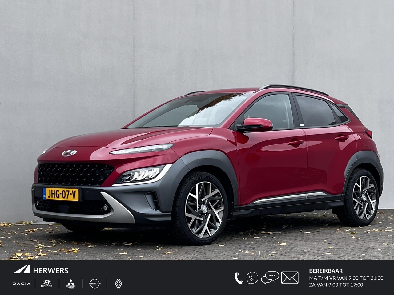 Hyundai Kona - 1.6 GDI HEV Premium / 1.300 kg Afn. trekhaak / Dealer onderhouden / HUD / Adapt. CC / Stuu - AutoWereld.nl