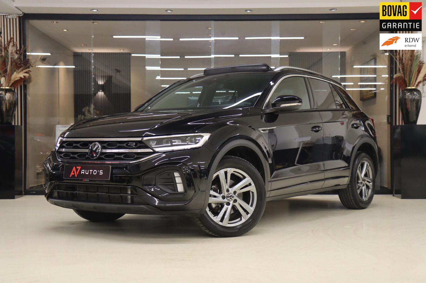 Volkswagen T-Roc - 1.5 TSI R-Line Business 3X R-LINE/IQ/PANO/CARPLAY/CAM/KEYLES/VOL - AutoWereld.nl